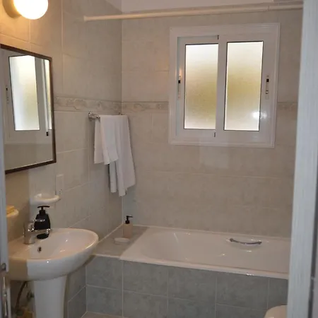 Nea Grove Lejlighed *